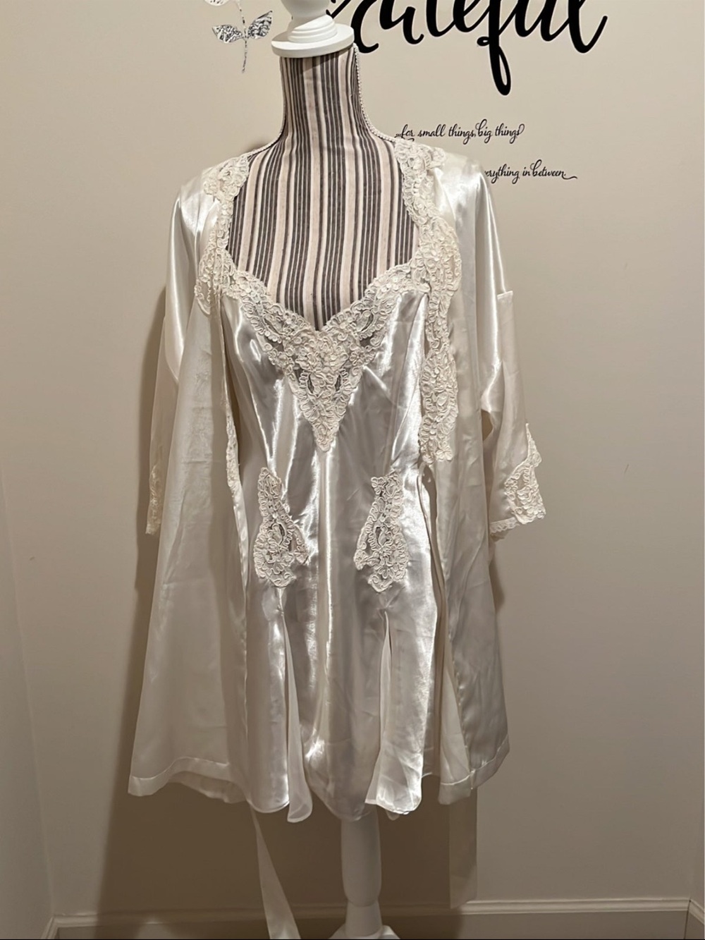 Night gown Elegant White Lace Trim Satin Chemise with robe